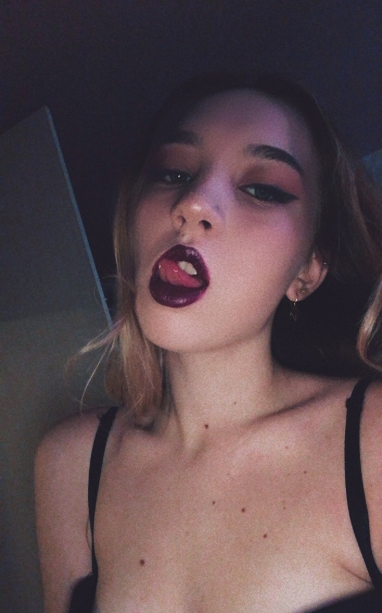 Инга привлекальеная девушка из Кондопога цена от 3500 руб