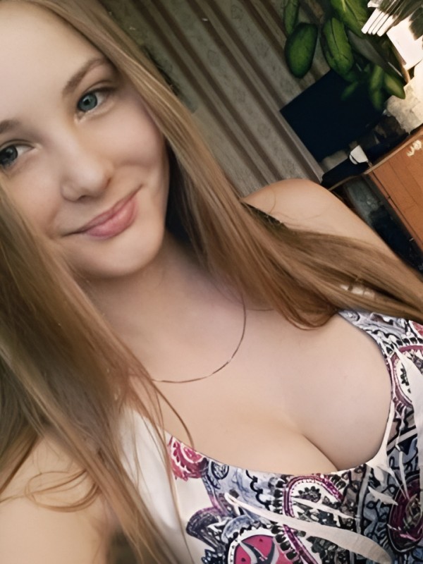 Элеонора привлекательная девушка из Кондопога цена от 10000 руб